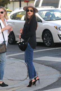 Lea Michele feet photo thumbnail
