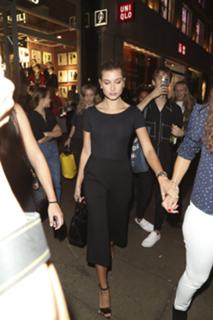 Hailey Bieber feet photo thumbnail