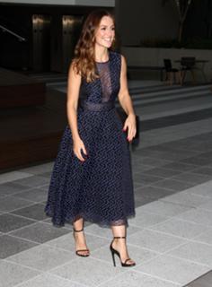 Minka Kelly feet photo thumbnail