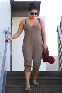 Ariel Winter feet photo thumbnail