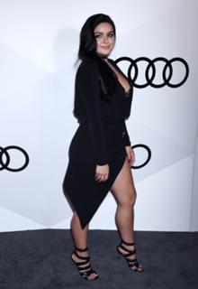 Ariel Winter feet photo thumbnail
