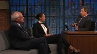 Shailene Woodley feet photo thumbnail