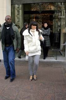 Nelly Furtado feet photo thumbnail