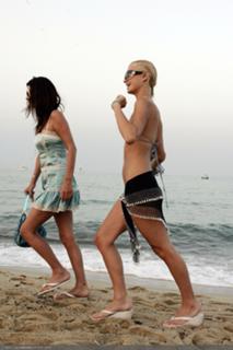 Paris Hilton feet photo thumbnail