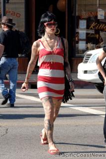 Katherine von Drachenberg feet photo thumbnail
