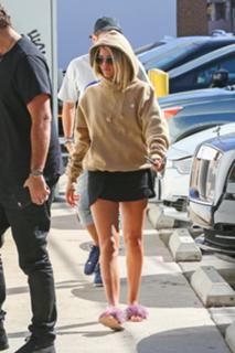 Sofia Richie feet photo thumbnail