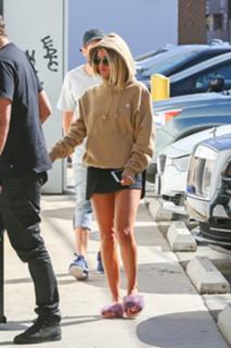 Sofia Richie feet photo thumbnail