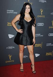 Ariel Winter feet photo thumbnail