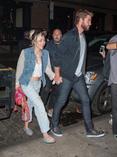 Miley Cyrus feet photo thumbnail