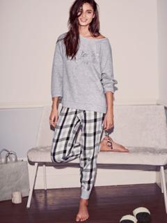 Taylor Hill feet photo thumbnail