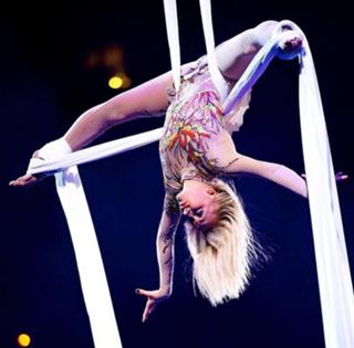 Nastia Liukin feet photo thumbnail