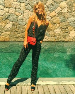 Carolina Dieckmann feet photo thumbnail