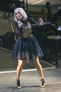 Carrie Underwood feet photo thumbnail