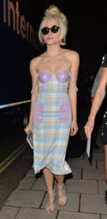 Pixie Lott feet photo thumbnail