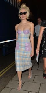Pixie Lott feet photo thumbnail