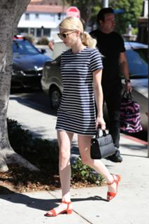 Emma Roberts feet photo thumbnail
