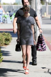 Emma Roberts feet photo thumbnail