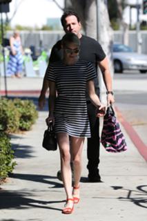 Emma Roberts feet photo thumbnail