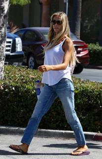 Denise Richards feet photo thumbnail