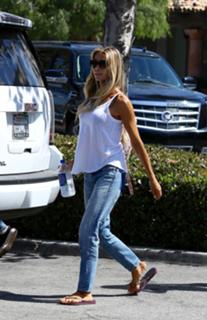 Denise Richards feet photo thumbnail