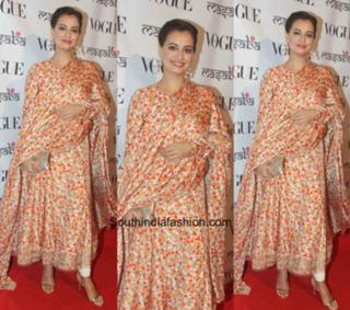 Dia Mirza feet photo thumbnail