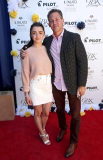 Maisie Williams feet photo thumbnail