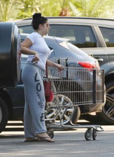 Ariel Winter feet photo thumbnail