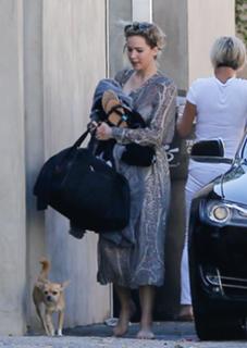 Jennifer Lawrence feet photo thumbnail