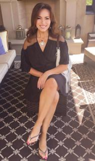 Lisa Robertson feet photo thumbnail