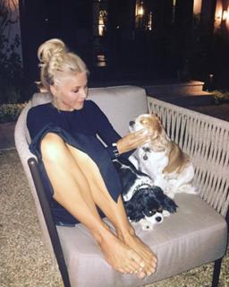 Julianne Hough feet photo thumbnail