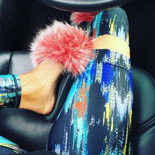 Brooke Burke feet photo thumbnail