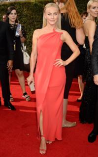 Julianne Hough feet photo thumbnail