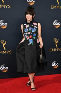 Maisie Williams feet photo thumbnail