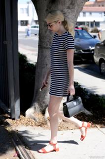 Emma Roberts feet photo thumbnail
