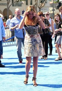 Jennifer Aniston feet photo thumbnail