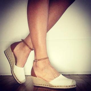 Adriane Galisteu feet photo thumbnail