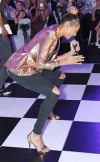 Alesha Dixon feet photo thumbnail