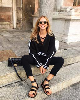 Chiara Ferragni feet photo thumbnail