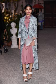 Freida Pinto feet photo thumbnail