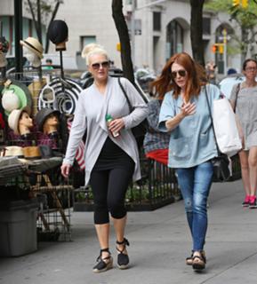 Julianne Moore feet photo thumbnail