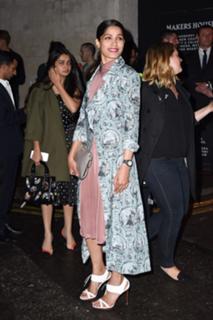 Freida Pinto feet photo thumbnail