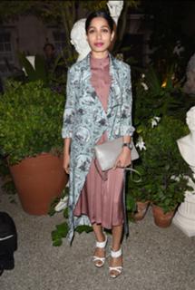 Freida Pinto feet photo thumbnail