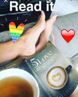 Brooke Burke feet photo thumbnail