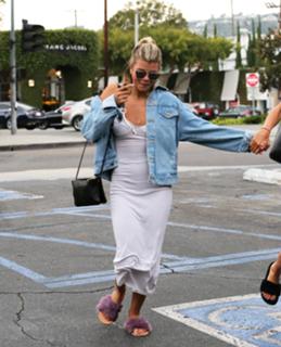 Sofia Richie feet photo thumbnail