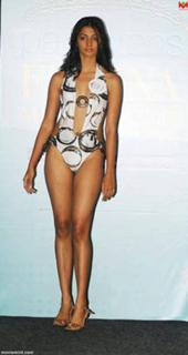 Pooja Hegde feet photo thumbnail