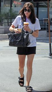 Selma Blair feet photo thumbnail
