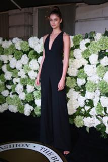 Taylor Hill feet photo thumbnail