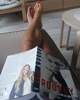 Karolina Kowalkiewicz feet photo thumbnail