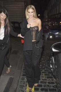 Rosie Huntington-Whiteley feet photo thumbnail