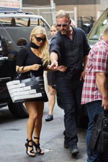 Jessica Simpson feet photo thumbnail